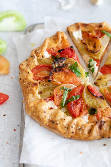 Tomato galettasil, and ricotta. e by sweet sherry pie. with fresh tomatoes.
